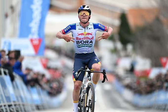 Effinepoel gjorde et dramatisk comeback og vandt Tour of Valencia